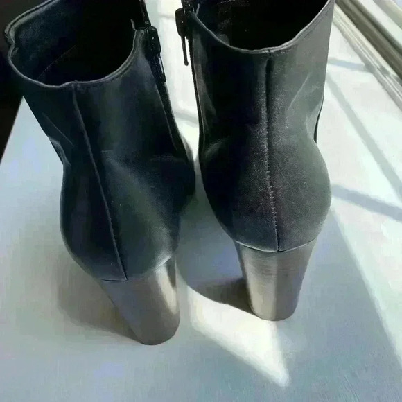 14th and Union Black Ankle boots - Picture 3 of 6